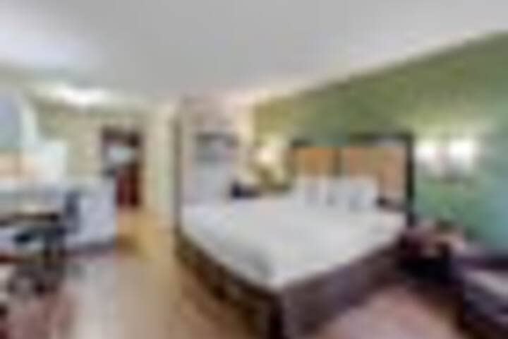 Room 32 of 93