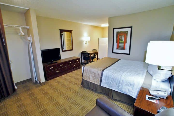 Room 4 of 25
