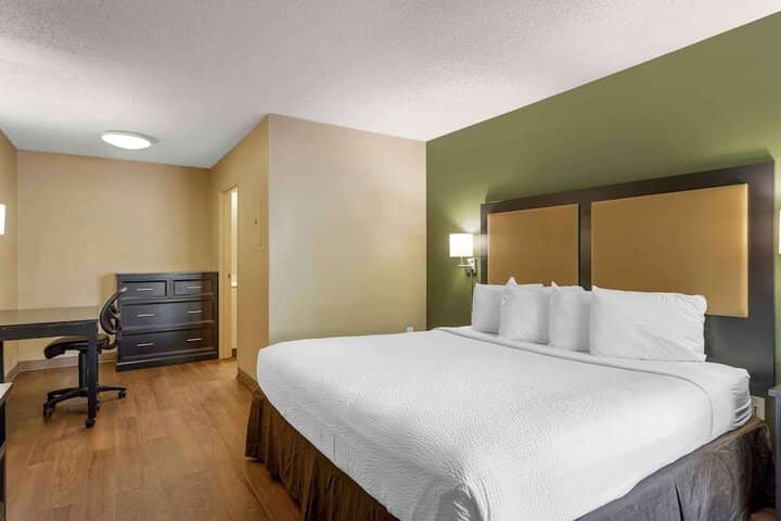 Room 32 of 48