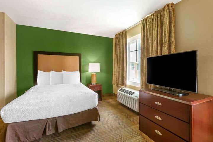 Room 10 of 48