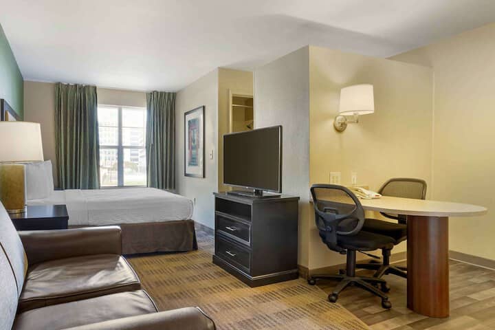 Room 15 of 48