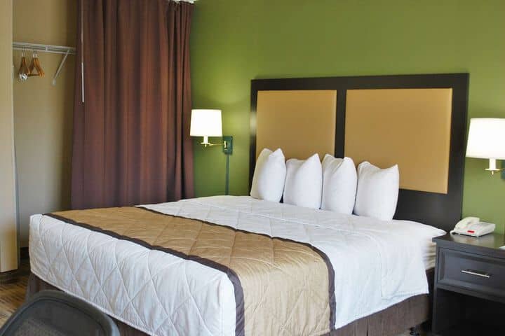 Room 9 of 36