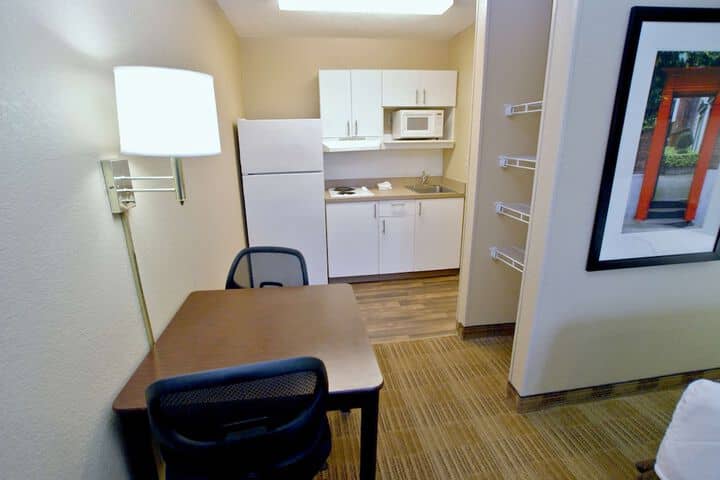 Room 9 of 25