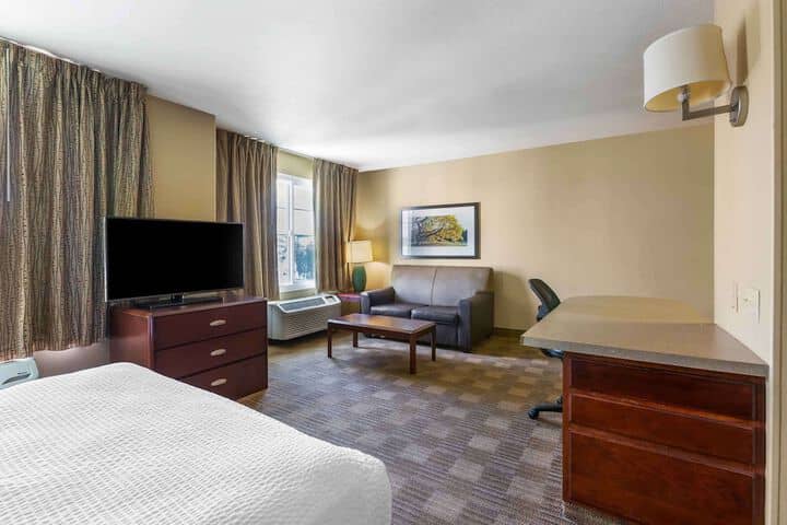 Room 11 of 48