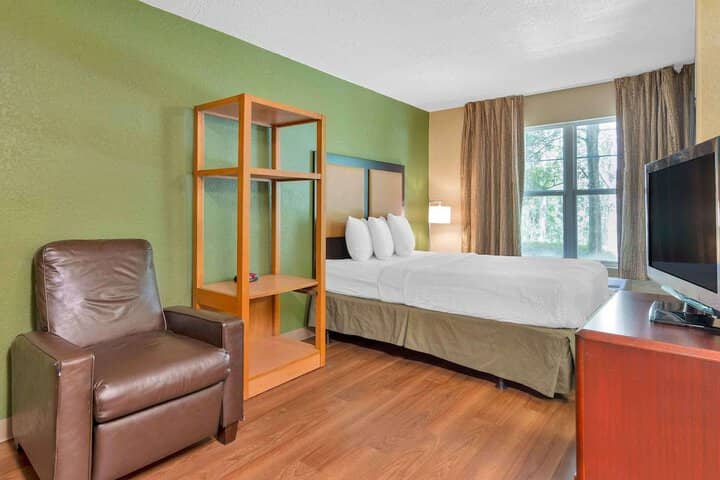 Room 8 of 48