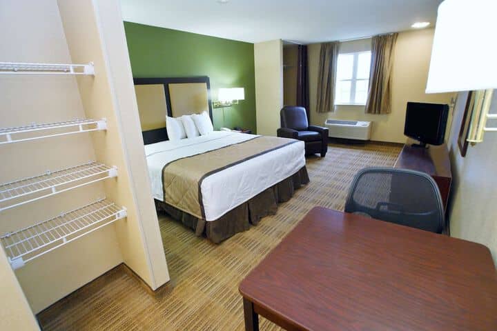 Room 10 of 25