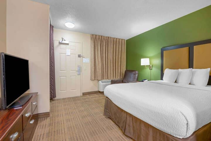 Room 8 of 48